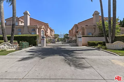 10004 Reseda Blvd #D, Northridge, CA 91324