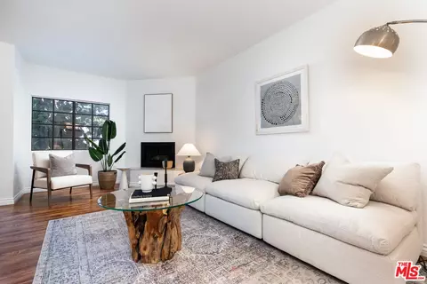 17914 Magnolia Blvd #204, Encino, CA 91316