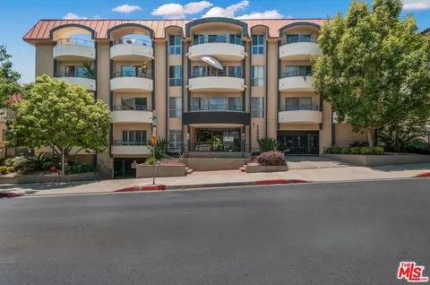 1221 N Kings Rd #104, West Hollywood, CA 90069