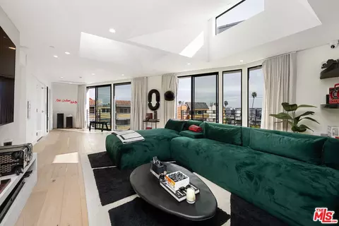 1533 N Vista St #401, Los Angeles, CA 90046