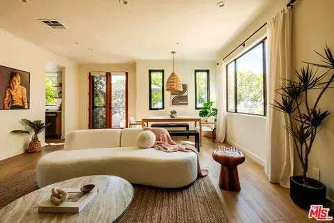 240 S Mentor Ave #1, Pasadena, CA 91106