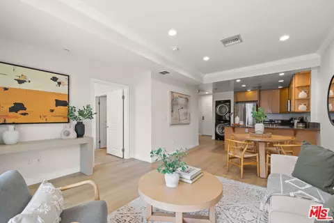3061 W 12th Pl #203, Los Angeles, CA 90006