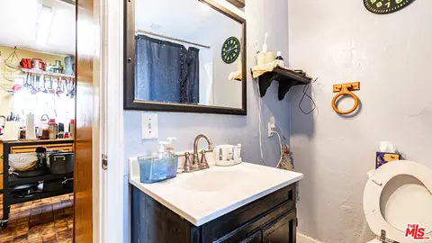 Bath - 267 E 57th St, Long Beach, CA 90805 photo 2 of 2