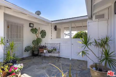 Exterior - 1270 Valley View Ave, Pasadena, CA 91107 photo 4 of 14
