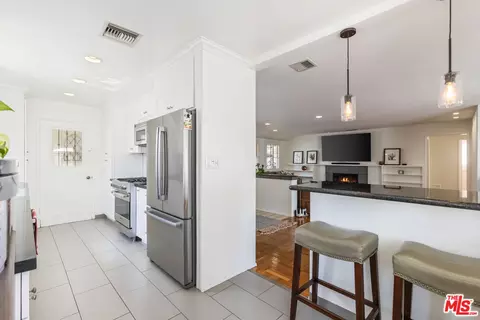 Kitchen - 1270 Valley View Ave, Pasadena, CA 91107 photo 2 of 5