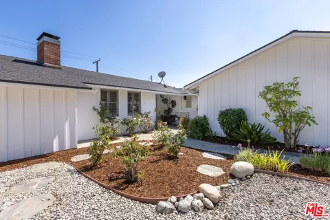 Exterior - 1270 Valley View Ave, Pasadena, CA 91107 photo 2 of 14