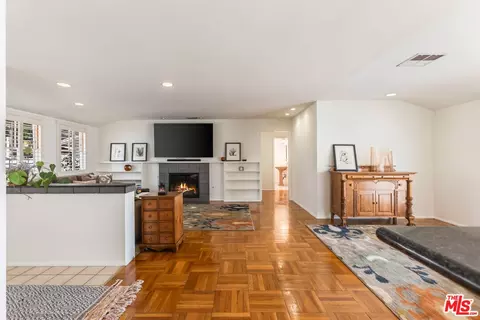 Living - 1270 Valley View Ave, Pasadena, CA 91107 photo 4 of 5