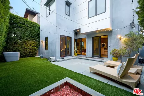 Exterior - 2329 Clement Ave, Venice, CA 90291 photo 4 of 10