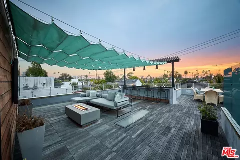 Exterior - 2329 Clement Ave, Venice, CA 90291 photo 5 of 10