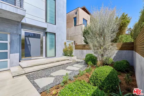 Exterior - 2329 Clement Ave, Venice, CA 90291 photo 3 of 10