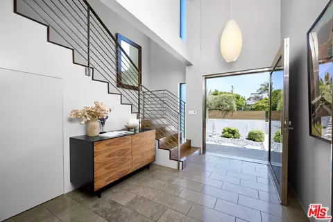 Entry Way - 2329 Clement Ave, Venice, CA 90291 photo 2 of 4