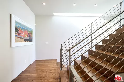 Entry Way - 2329 Clement Ave, Venice, CA 90291 photo 4 of 4