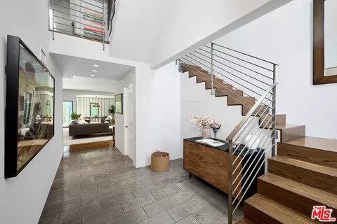 Entry Way - 2329 Clement Ave, Venice, CA 90291 photo 1 of 4