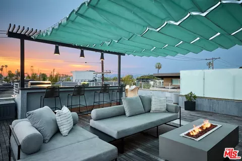 Exterior - 2329 Clement Ave, Venice, CA 90291 photo 6 of 10