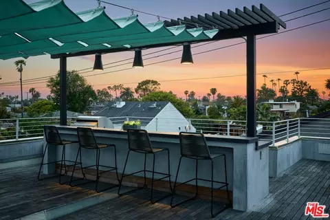 Exterior - 2329 Clement Ave, Venice, CA 90291 photo 7 of 10