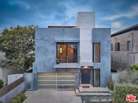 Exterior - 2329 Clement Ave, Venice, CA 90291 photo 2 of 10