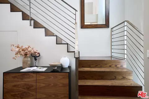 Entry Way - 2329 Clement Ave, Venice, CA 90291 photo 3 of 4