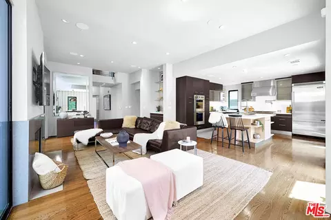Living - 2329 Clement Ave, Venice, CA 90291 photo 2 of 2