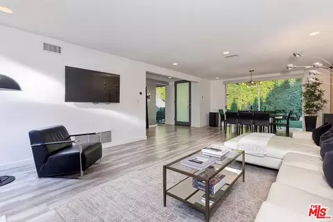 11230 Dilling St, Studio City, CA 91602 photo 3