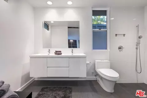11230 Dilling St, Studio City, CA 91602 photo 9