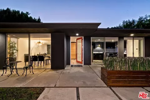 11230 Dilling St, Studio City, CA 91602