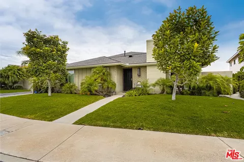 7311 La Mancha Cir, Huntington Beach, CA 92647