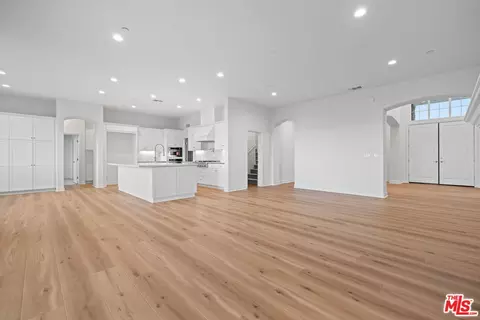 Living - 3702 Pathway Ct, Bakersfield, CA 93311 photo 5 of 8