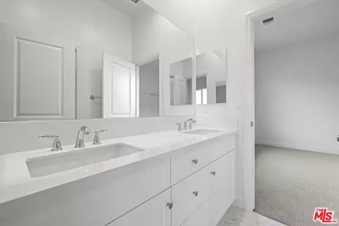 Bath - 3702 Pathway Ct, Bakersfield, CA 93311 photo 2 of 3