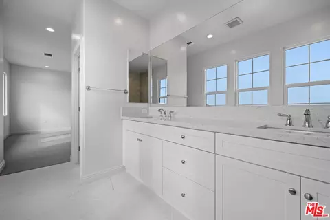 Entry Way - 3702 Pathway Ct, Bakersfield, CA 93311 photo 12 of 13
