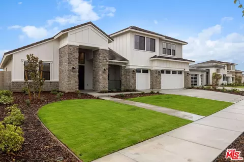 Exterior - 3702 Pathway Ct, Bakersfield, CA 93311 photo 3 of 11