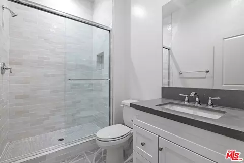 Bath - 3702 Pathway Ct, Bakersfield, CA 93311 photo 1 of 3
