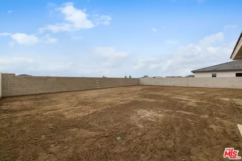 Exterior - 3702 Pathway Ct, Bakersfield, CA 93311 photo 7 of 11