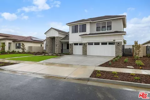 Exterior - 3702 Pathway Ct, Bakersfield, CA 93311 photo 2 of 11