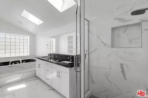 Bath - 18657 Kirkcolm Ln, Porter Ranch, CA 91326 photo 1 of 4