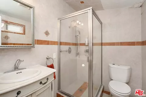 Bath - 19920 Gresham St, Northridge, CA 91324 photo 1 of 3