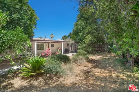 Exterior - 19920 Gresham St, Northridge, CA 91324 photo 9 of 9