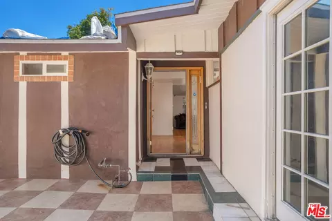 Exterior - 19920 Gresham St, Northridge, CA 91324 photo 5 of 9