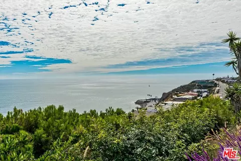 18120 Wakecrest Dr, Malibu, CA 90265 photo 47