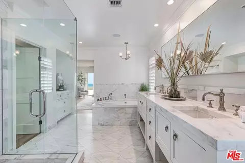 18120 Wakecrest Dr, Malibu, CA 90265 photo 31