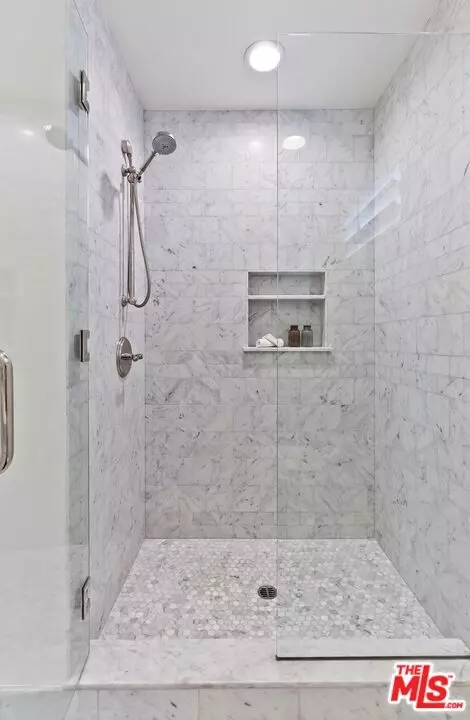 18120 Wakecrest Dr, Malibu, CA 90265 photo 35