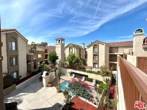 Exterior - 8356 Gardendale St, Paramount, CA 90723 photo 4 of 10