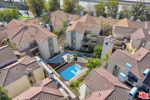 View/Area - 8356 Gardendale St, Paramount, CA 90723 photo 2 of 4