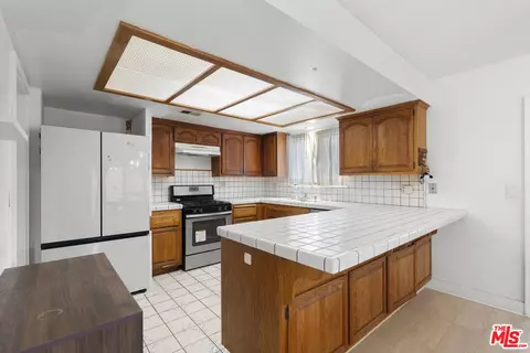 631 E Adomar St, Carson, CA 90745 photo 10