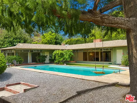 7230 Outpost Cove Dr, Los Angeles, CA 90068