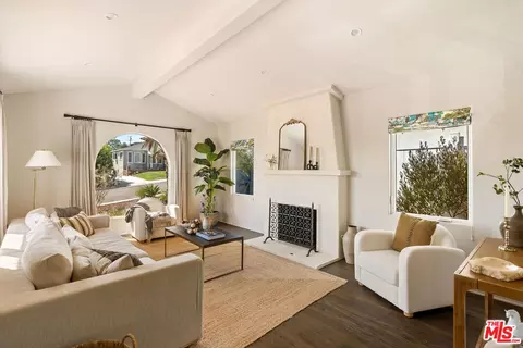 6017 W 75th St, Los Angeles, CA 90045