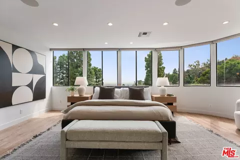 6469 Rodgerton Dr, Los Angeles, CA 90068