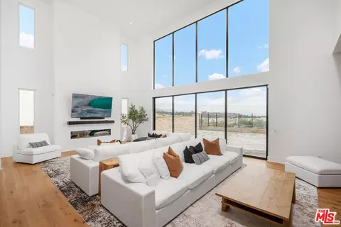 11740 Abbey Ln, Porter Ranch, CA 91326