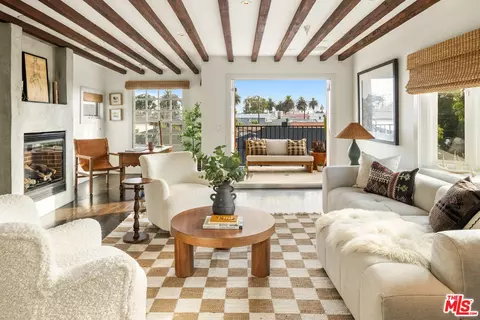 1210 Cabrillo Ave, Venice, CA 90291