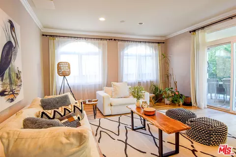 5120 Etiwanda Ave, Tarzana, CA 91356