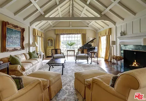 322 N June St, Los Angeles, CA 90004